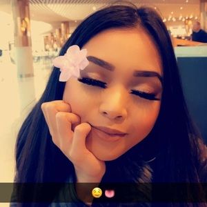 Meet your Posher, Cynthia